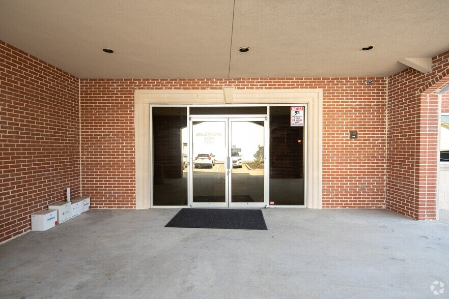 More Photos Of 571 W Main St, Lewisville Medical For Lease