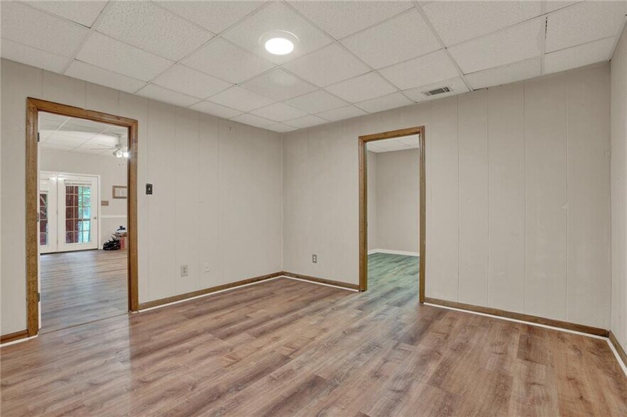 More Photos Of 1345 Ronald Reagan Blvd, Cumming Showroom For Sale