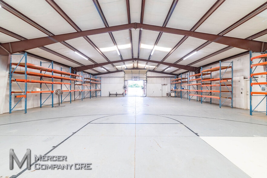 More Photos Of 10108 NW 10th St, Yukon Warehouse For Sale