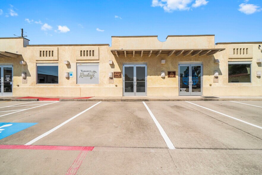 More Photos Of 25329 Budde Rd, The Woodlands Unknown For Lease