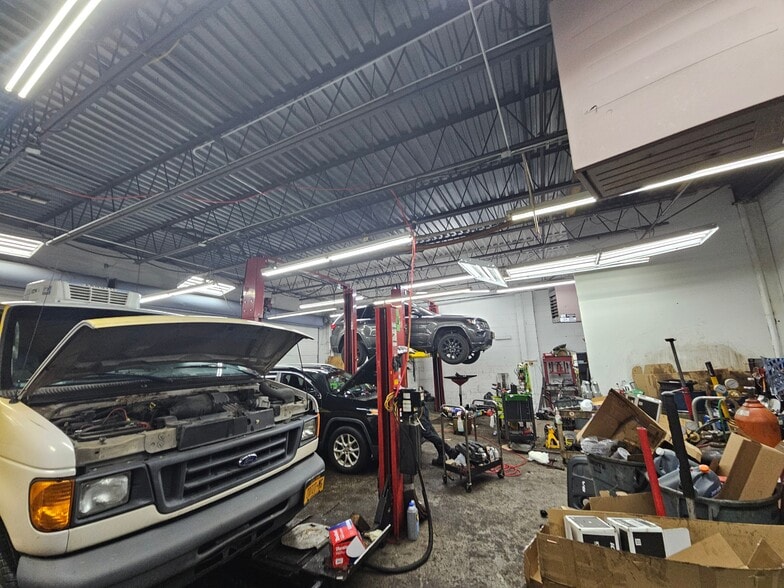 More Photos Of 87 Ronkonkoma Ave, Ronkonkoma Warehouse For Sale