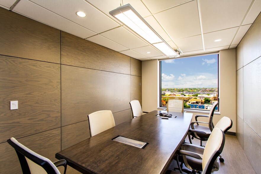 More Photos Of 600 San Bernardo Ave, Laredo Unknown For Lease