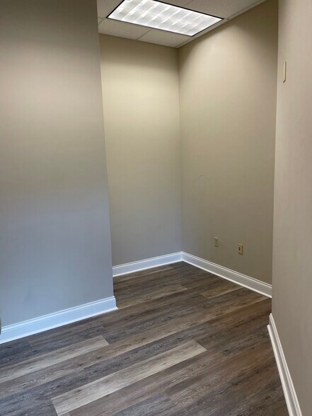 More Photos Of 715 N Church St, Charlotte Office For Sale