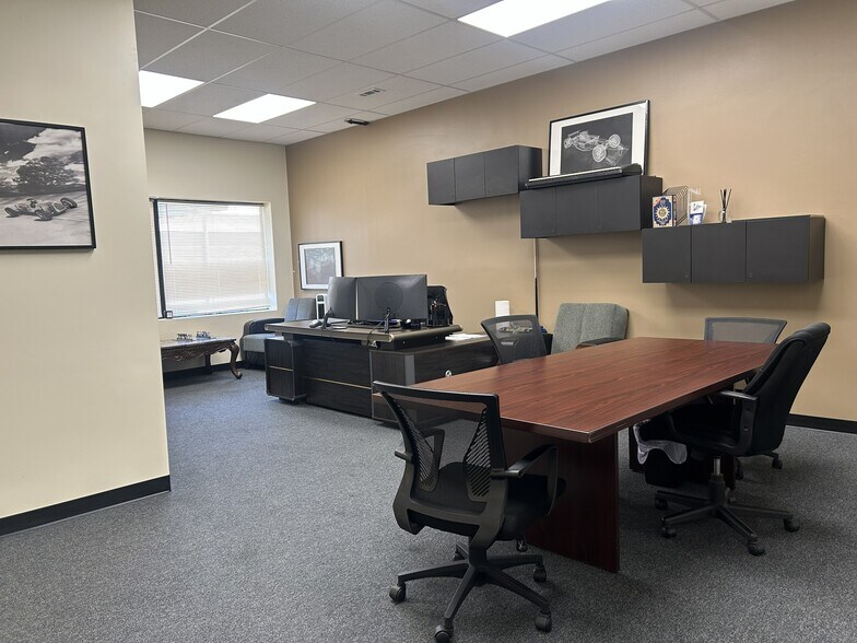 More Photos Of 13747 S Western Ave, Blue Island Warehouse For Lease