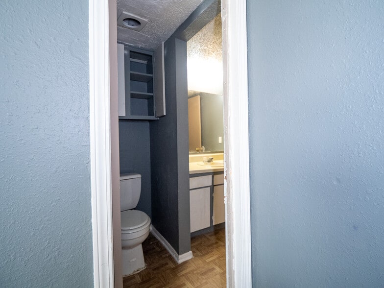 More Photos Of 5924 NW 10th St, Oklahoma City Apartments For Sale