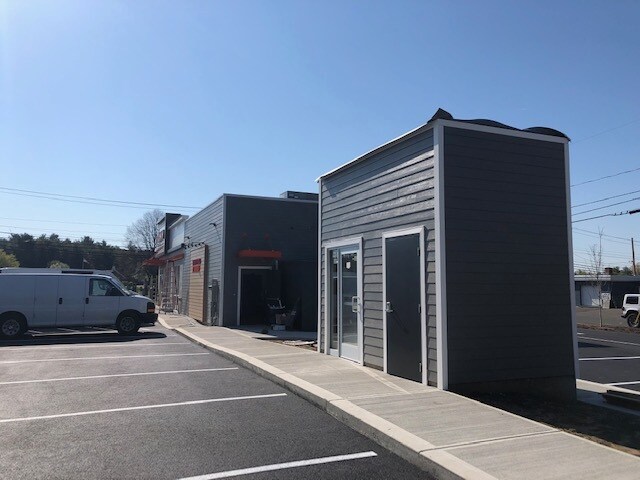 More Photos Of 212 Southampton Rd, Westfield Freestanding For Lease