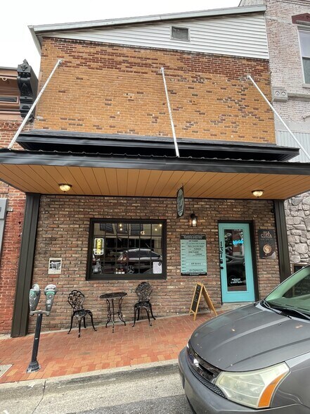 Primary Photo Of 137 Franklin St, Clarksville Flex For Lease