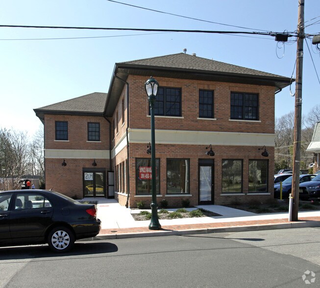 More Photos Of 204 Warren Ave, Ho-Ho-Kus Freestanding For Lease