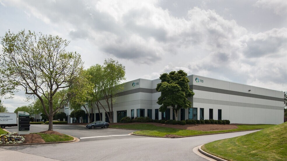 More Photos Of 560 Atlanta S Pky, College Park Unknown For Lease