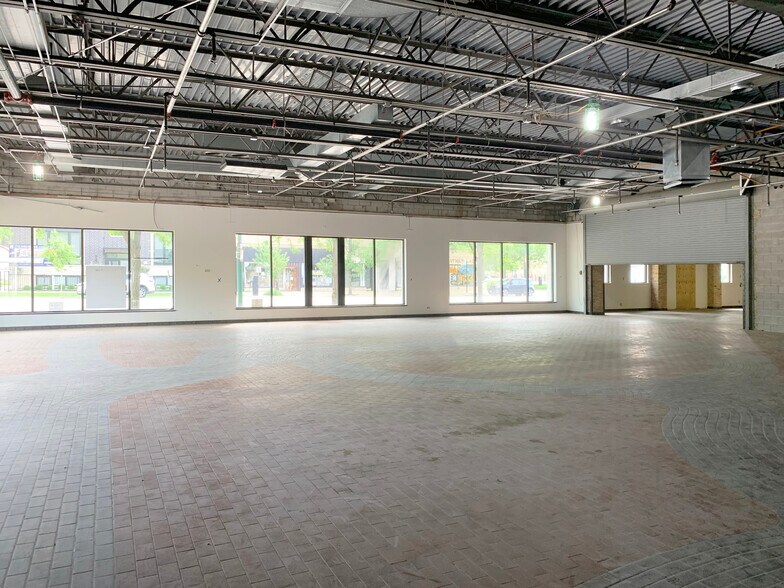 More Photos Of 6834-6868 N Western Ave, Chicago Showroom For Sale