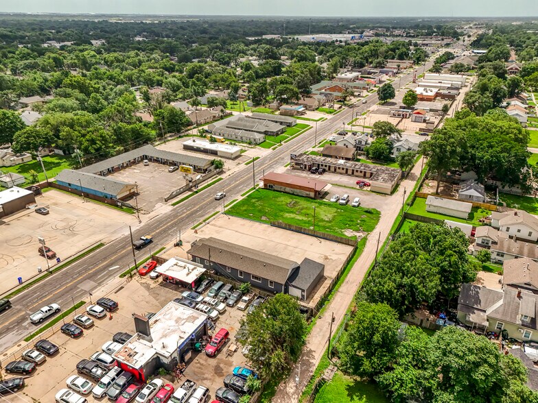More Photos Of 2013 S Broadway St, Wichita Auto Dealership For Sale