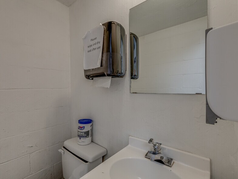 More Photos Of 430 N Berry Rd, Norman Medical For Sale