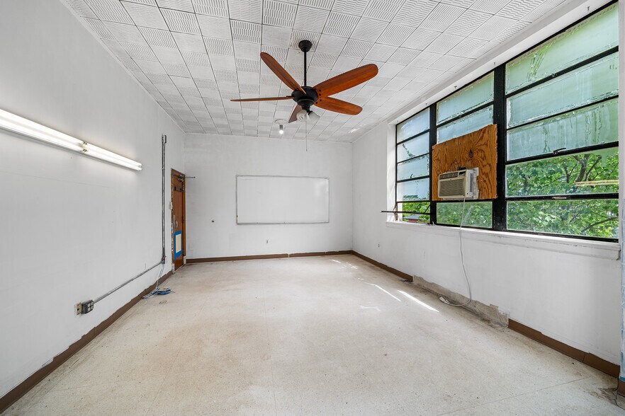 More Photos Of 379 Cherry St, Pottstown Flex For Lease