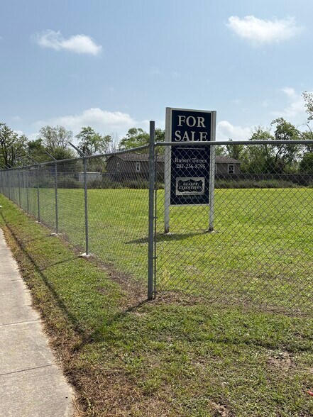 More Photos Of 330 Victoria Dr, Houston Land For Sale