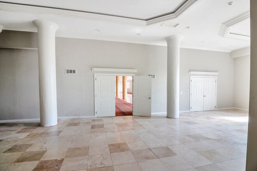 More Photos Of 2613 W Hunting Park Ave, Philadelphia Light Distribution For Lease