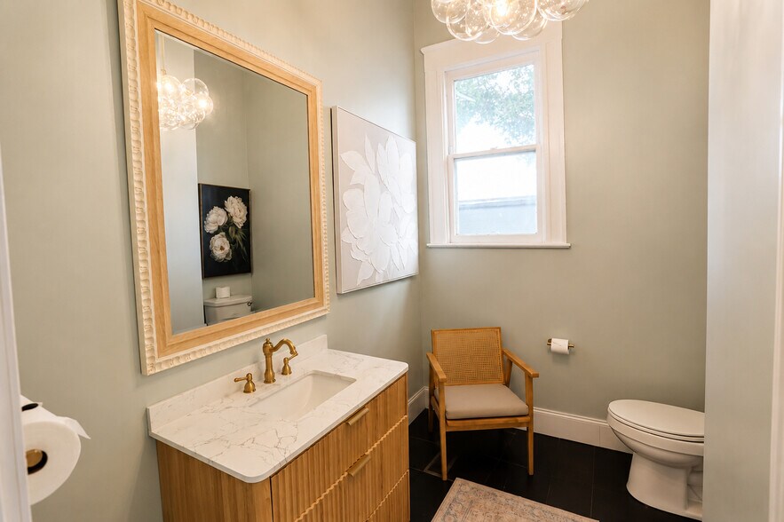 More Photos Of 700 W Garden St, Pensacola Freestanding For Lease
