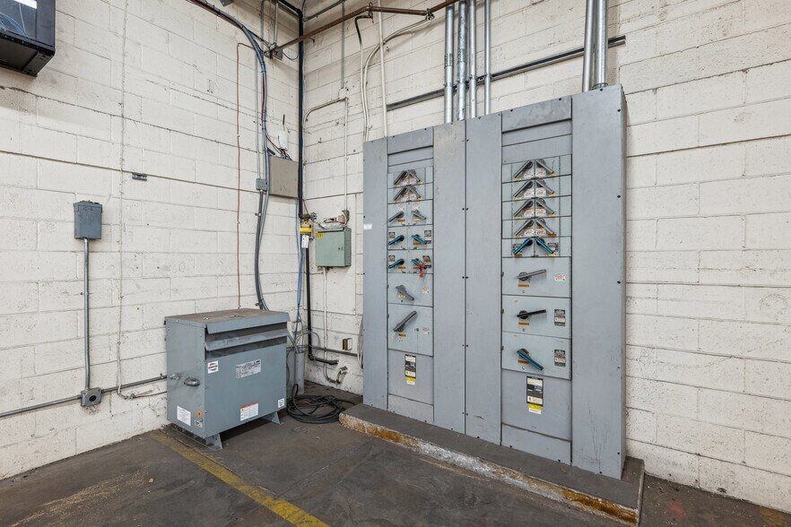 More Photos Of 3207 S Hardy Dr, Tempe Warehouse For Sale