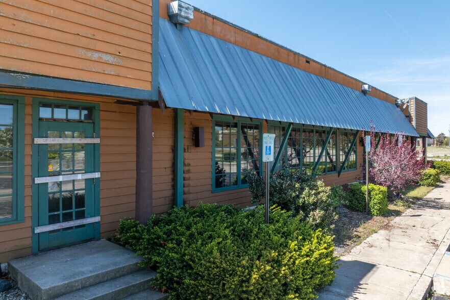 More Photos Of 1830 Pipestone Rd, Benton Harbor Restaurant For Sale