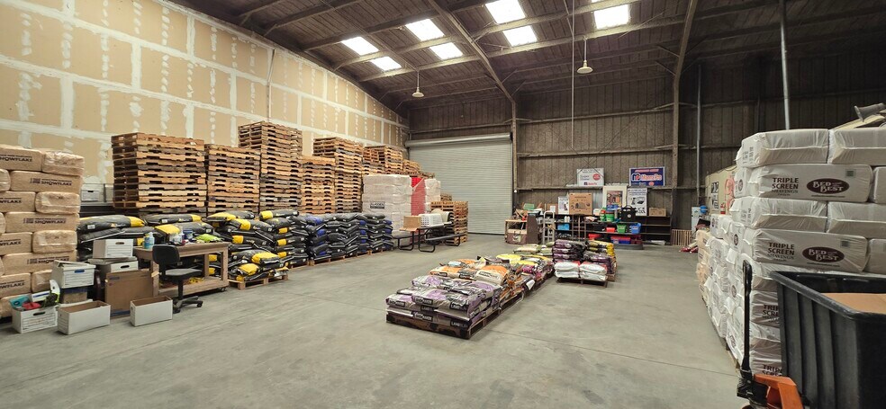 More Photos Of 356 Elm Ave, Greenfield Warehouse For Lease