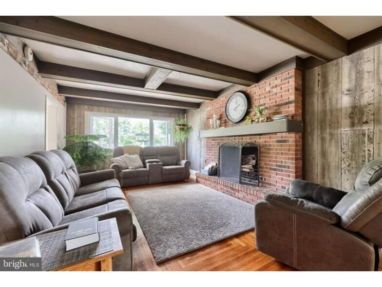 More Photos Of 240 Railroad Ave, Bird In Hand Flex For Sale