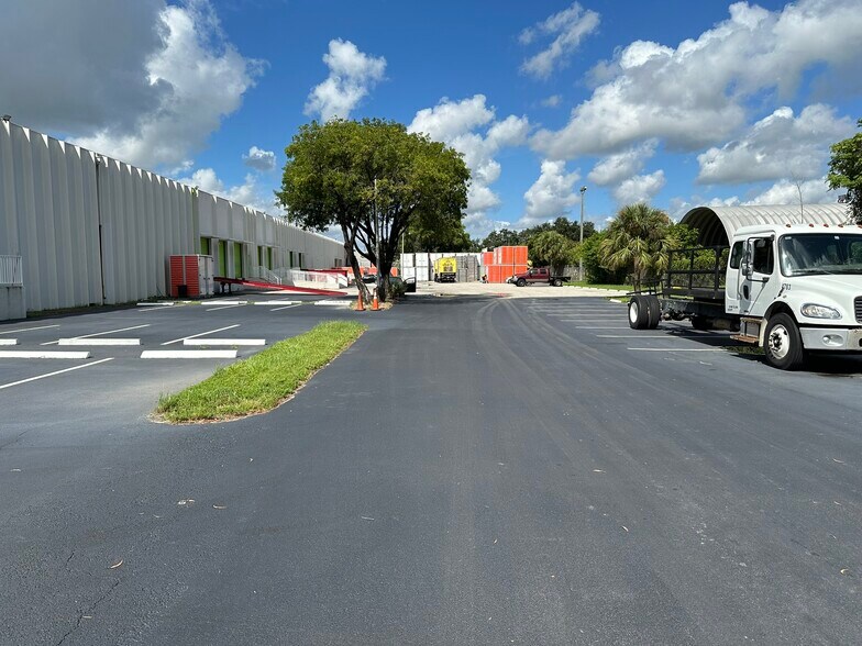 More Photos Of 1601 N Powerline Rd, Pompano Beach Warehouse For Lease