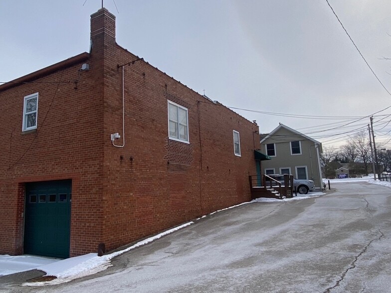 More Photos Of 20234 Detroit Rd, Rocky River Office For Lease