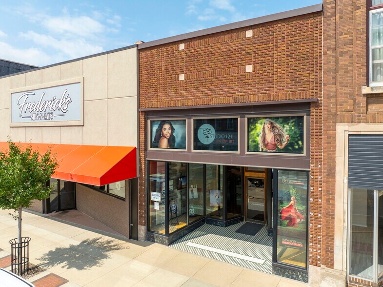 More Photos Of 121 E Bremer Ave, Waverly General Retail For Sale