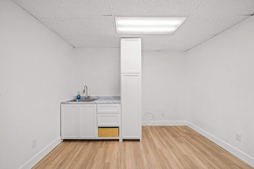 More Photos Of 5135 69th St, Lubbock Freestanding For Lease