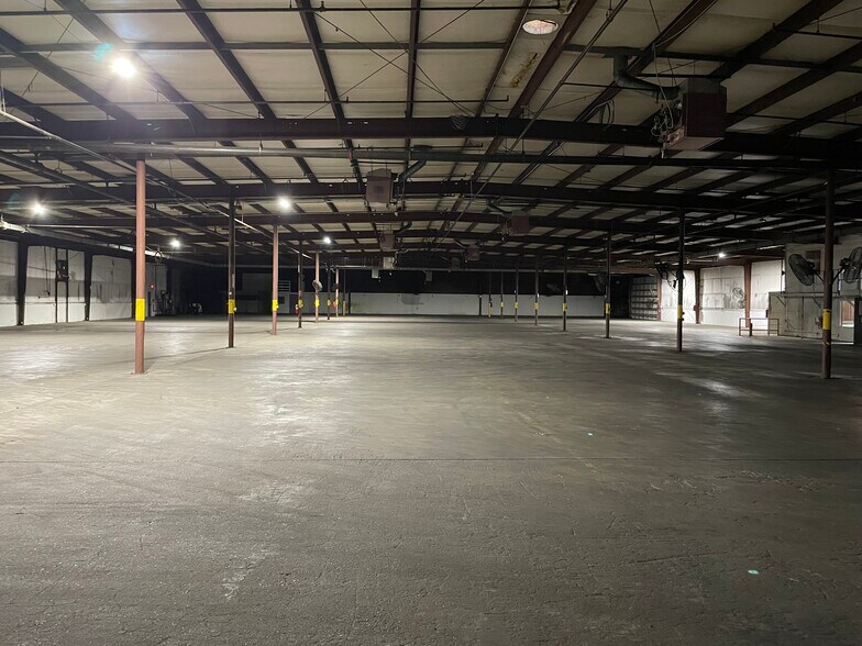 More Photos Of 2300 E 145th St, Little Rock Distribution For Lease