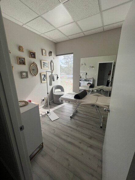 More Photos Of 1219 S East Ave, Sarasota Medical For Lease
