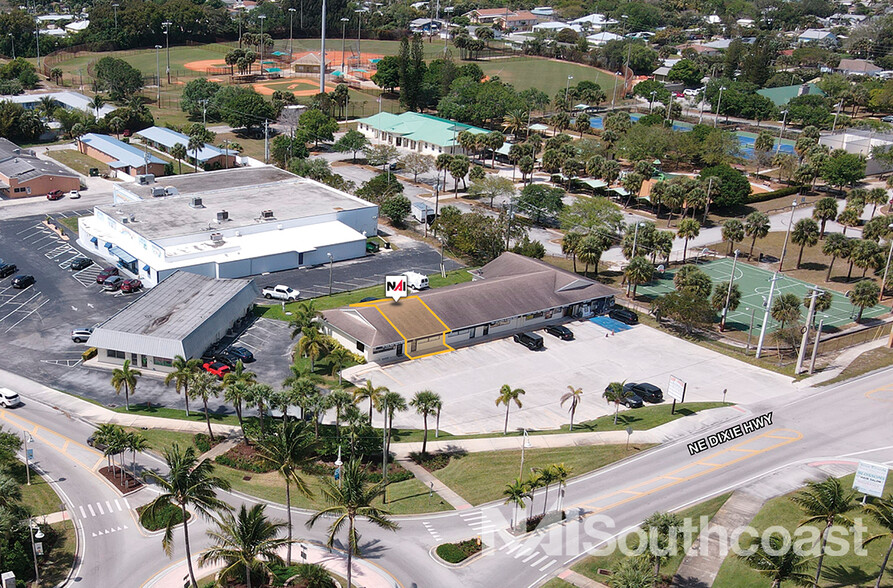 Primary Photo Of 2327-2331 NE Dixie Hwy, Jensen Beach General Retail For Lease