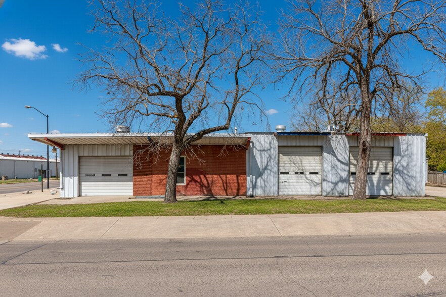 More Photos Of 500 W 2nd St, Taylor Freestanding For Sale