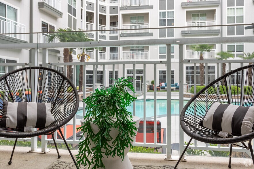 More Photos Of 900 E Six Forks Rd, Raleigh Apartments For Lease