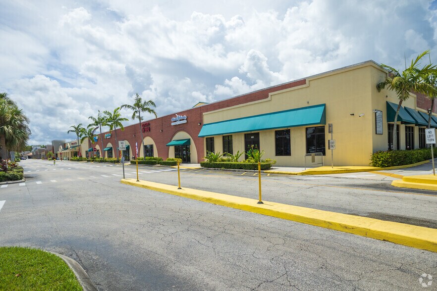 Primary Photo Of 3208-3598 SE Federal Hwy, Stuart General Retail For Lease