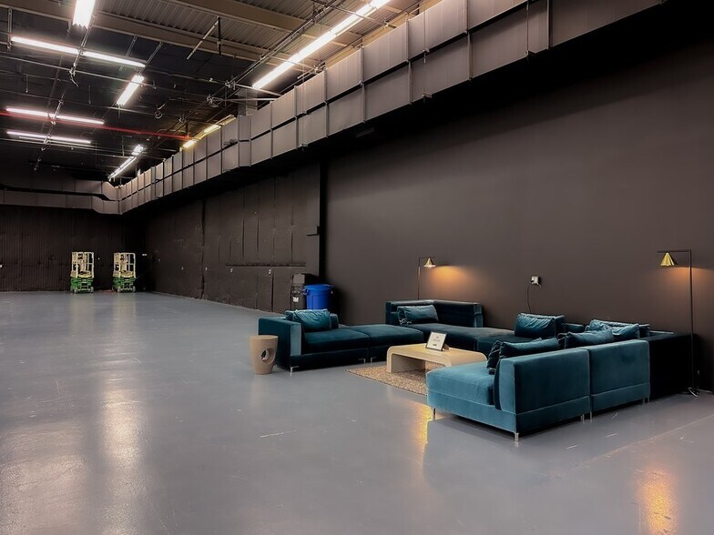 More Photos Of 2-15 Borden Ave, Long Island City Light Manufacturing For Lease