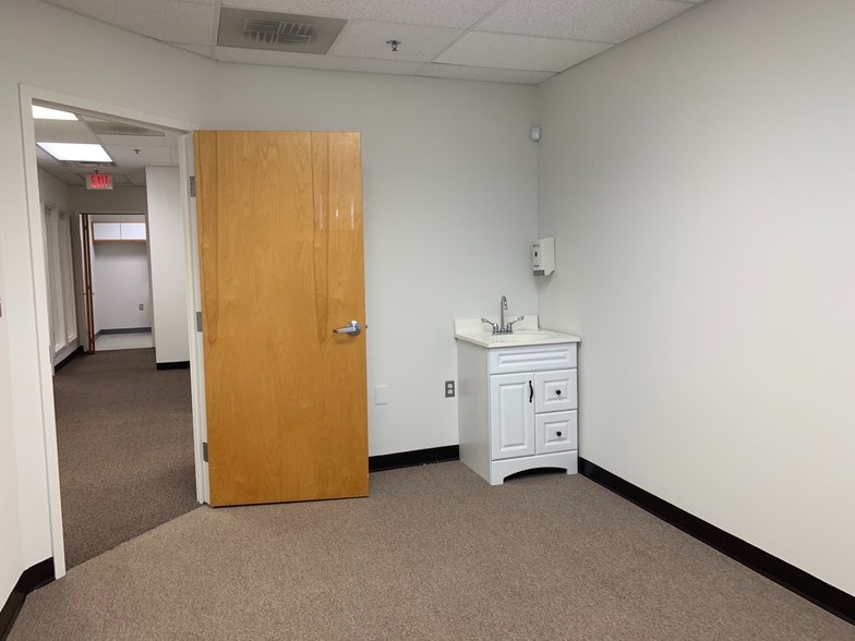 More Photos Of 3460 Old Washington Rd, Waldorf Medical For Lease