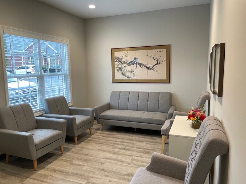 More Photos Of 247 River Park North Dr, Woodstock Medical For Sale
