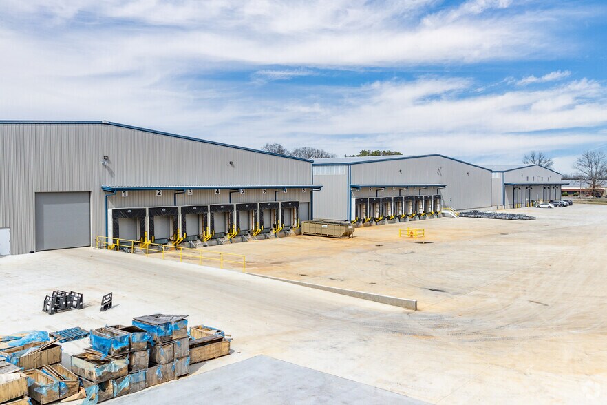 More Photos Of 3000 20th St NE, Cleveland Unknown For Lease