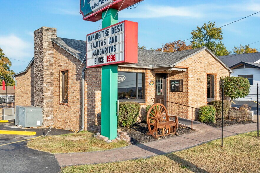 More Photos Of 1107-1109 W 76 Country Blvd, Branson General Retail For Sale