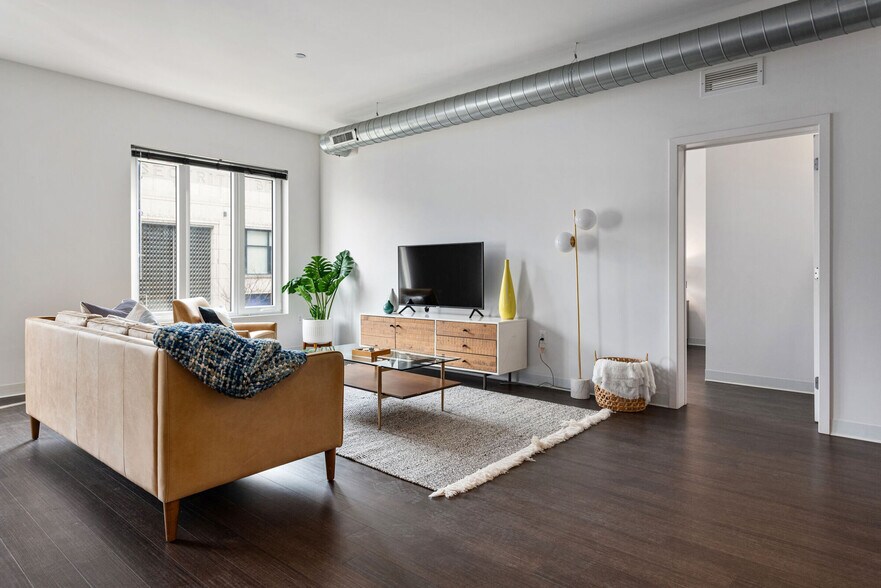 More Photos Of 1980 N Milwaukee Ave, Chicago Apartments For Lease