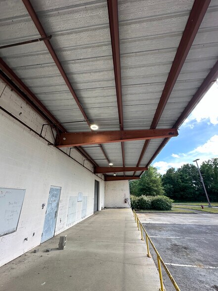 More Photos Of 3200 Wellons Blvd, New Bern Office For Sale