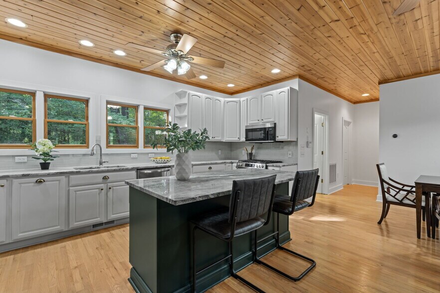 More Photos Of 122 Highlands View Rd, Highlands Specialty For Sale