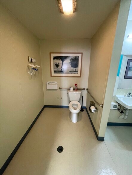 More Photos Of 6942 University Ave, La Mesa Medical For Lease