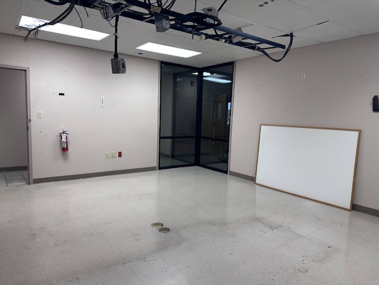 More Photos Of 2400 S Main St, Corbin Flex For Sale