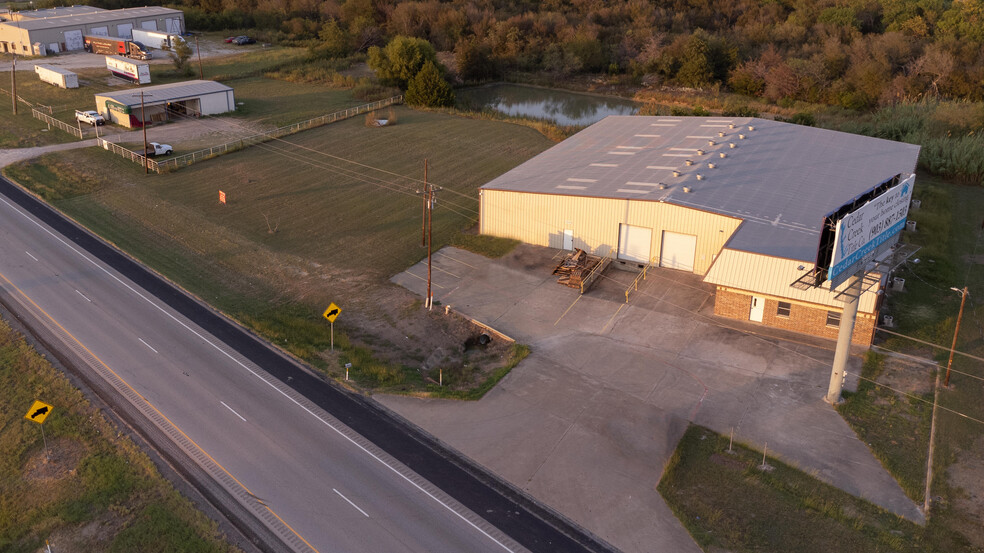 Primary Photo Of 3533 E Highway 175, Kaufman Manufacturing For Lease