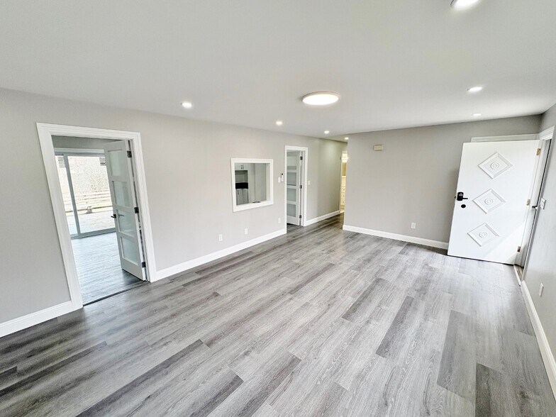 More Photos Of 113 N Chestnut St, New Paltz Office Residential For Lease