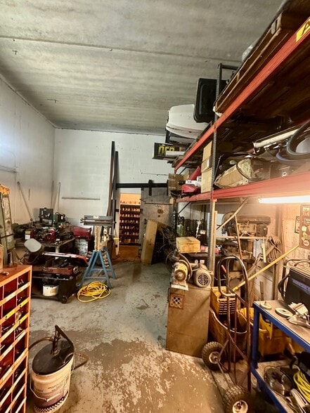 More Photos Of 1002 SE 9th St, Cape Coral Service For Sale