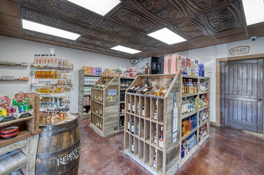 More Photos Of 49 Encino Dr, Concan Convenience Store For Sale