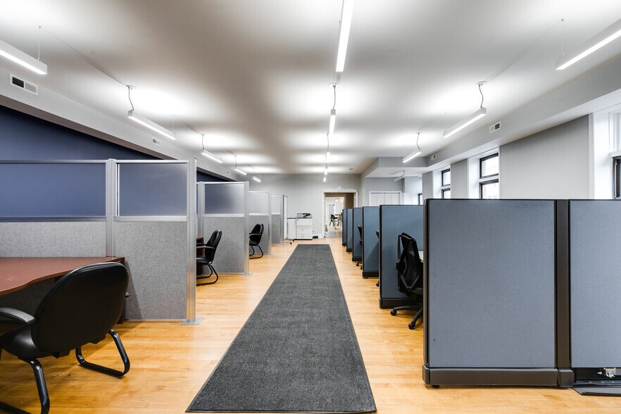 More Photos Of 424 E Grace St, Richmond Bank For Lease