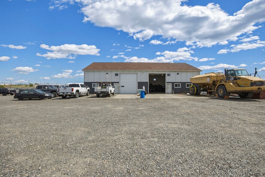 More Photos Of 2213 Henderson Loop, Richland Warehouse For Sale